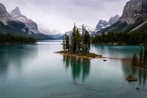 Spirit Island At Maligne Lake Stock Photo - Image of blue, rocky: 51373090