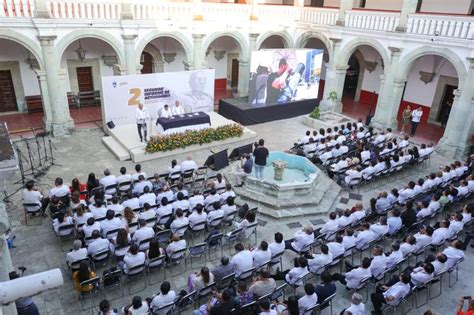 Acompaña Salomón Jara a rector de la UABJO en su segundo informe de