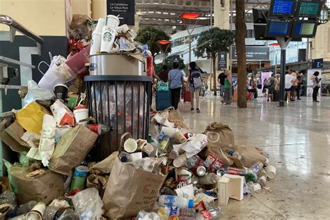 Poubelles à Marseille des opérations de nettoyage du métro