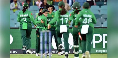 Women Cricketers Sing Dil Dil Pakistan To Celebrate Win