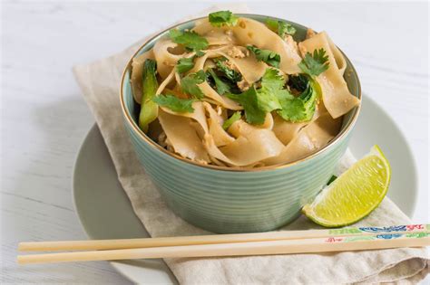 11 Light And Healthy Rice Noodle Recipes