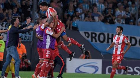 Unión fue más que Racing en Avellaneda pero solo ganó por la mínima