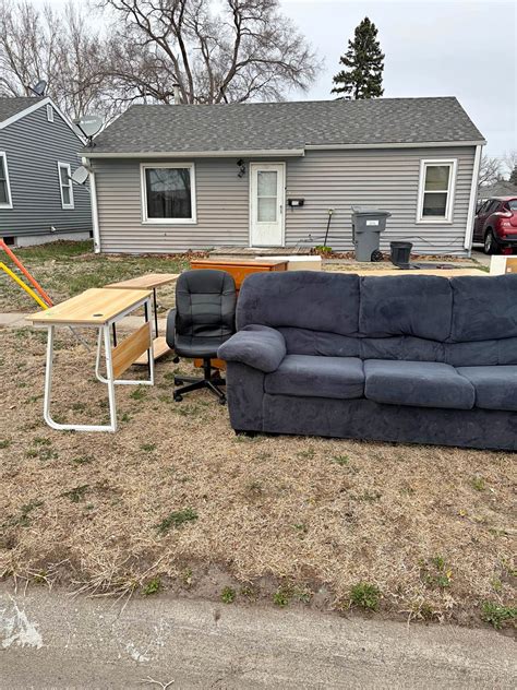 Free Stuff 113 E Park Ave - Sofas, Loveseats & Sectionals - Norfolk