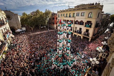 V Deo Els Castellers De Vilafranca Fan Hist Ria I Carreguen L In Dit