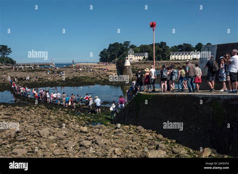 Ile Tristan Douarnenez grandes marées Finistere Stock Photo Alamy