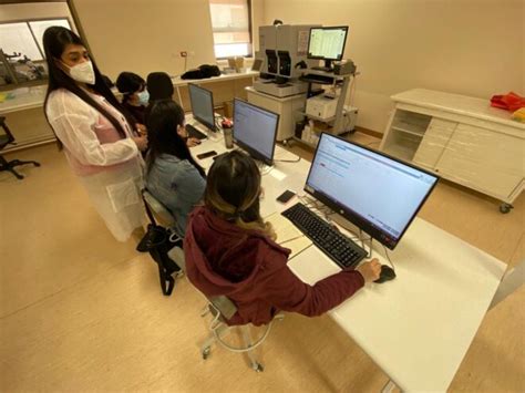 Laboratorio Clínico Equipo Se Capacita En Nuevas Tecnologías