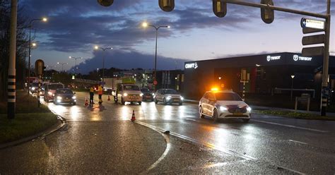 Fietser Overlijdt Na Aanrijding Met Bestelbus Binnenland