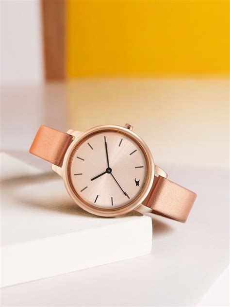 Fastrack Women Rose Gold Toned Brass Dial And Pink Leather Straps