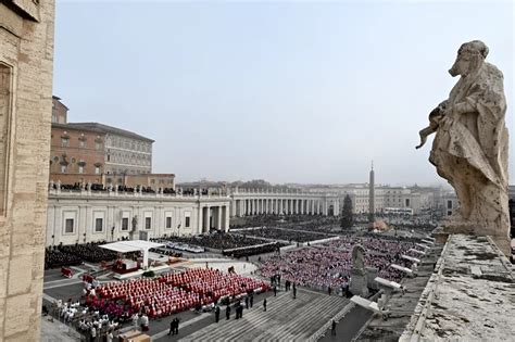 Pogrzeb Papie A Benedykta Xvi Oficjalna Ceremonia Na Placu W Piotra