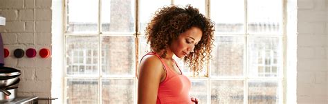how to know if you're leaking amniotic fluid or discharge