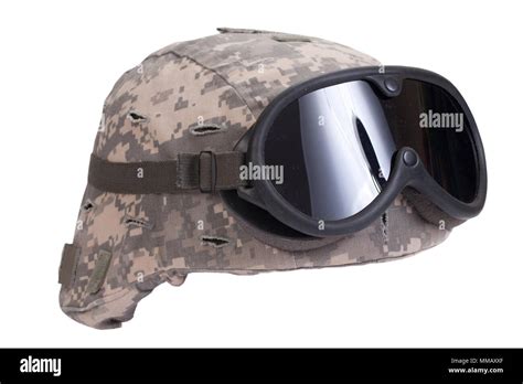 Us Army Kevlar Helmet With Camouflage Cover And Protective Goggles