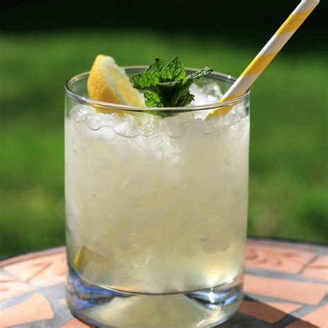 Spiked Lemonade Recipes For Summer Sipping In Vodka Lemonade