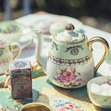 Vintage Tea Cups for a Charming Tea Time