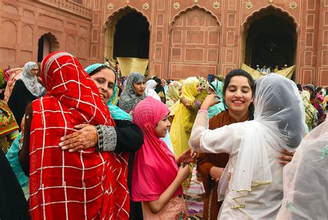 In Pictures Pakistan Celebrates Eidul Fitr With Traditional Fervour