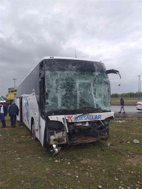 Yolcu otobüsü kamyona çarptı 9 yaralı Mersin Haberleri