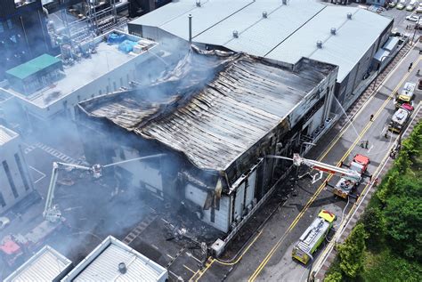 韓鋰電池廠大火23死影片曝！ 「40秒延燒狂爆炸」濃煙瞬間充斥 Ettoday國際新聞 Ettoday新聞雲