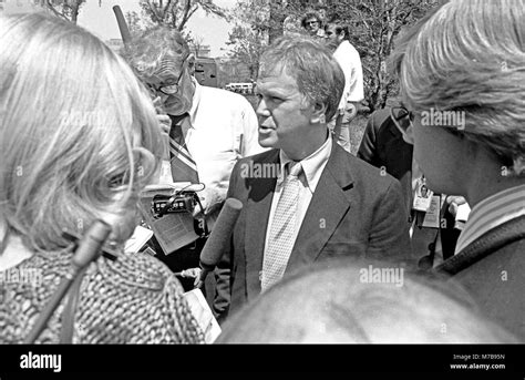 United States Senator Bob Packwood (Republican of Oregon) speaks to ...