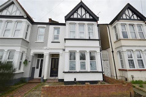 Whitegate Road Southend On Sea Ss1 4 Bed Semi Detached House £465 000