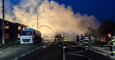 Al Menos Dos Muertos Y 56 Heridos Por Explosiones En Una Planta De Gas