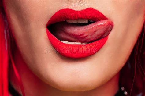 Labios Atractivos Boca Abierta Sensual Con Lengua Una Joven Sonriente