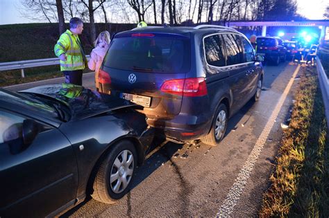 Tüßling Unfall mit fünf Autos auf der B299 zwischen Altötting und