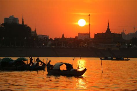 Phnom Penh Kreuzfahrt Bei Sonnenuntergang Mit Unbegrenzten Bier Und