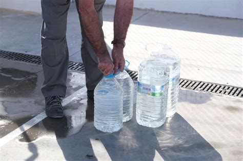 El reparto de agua potable en Espiel en imágenes