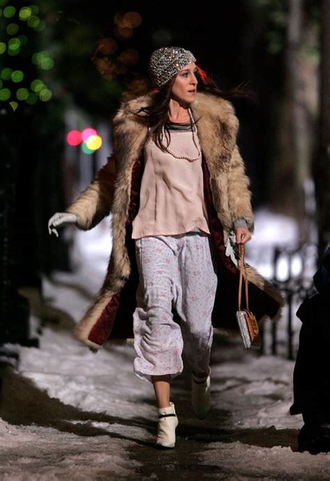 Carrie Bradshaw From Sex And The City Stylish Halloween Costumes You Can Make With Pajamas