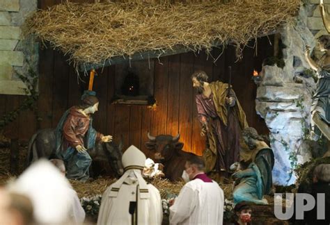 Photo Pope Francis Celebrates Christmas Eve Mass At The Vatican Vat2021122423