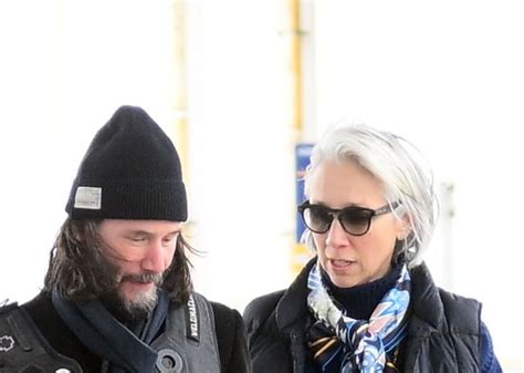 Keanu Reeves Y Su Novia Alexandra Grant Looks De Aeropuerto En