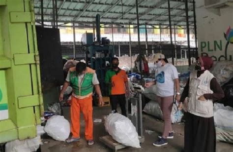 Ternyata Universitas Budi Luhur Punya Bank Sampah Sarana Sosialisasi