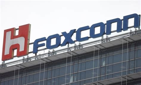 Foxconn gets license to invest $551M more in Vietnam - VnExpress ...