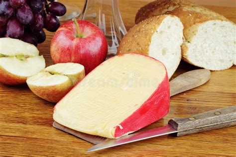 Formaggio E Frutta Fotografia Stock Immagine Di Taglio 19073056