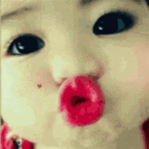 Smooch Smooch Discover Share GIFs