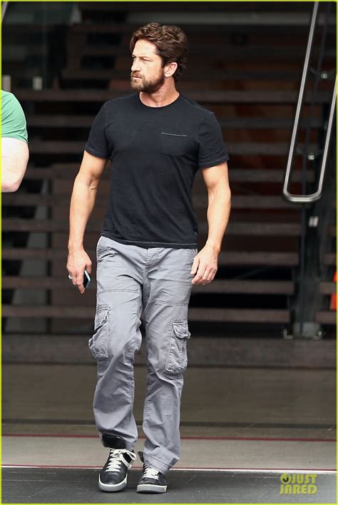 Gerard Butler Oozes Major Sex Appeal With Tight Black T Shirt Photo