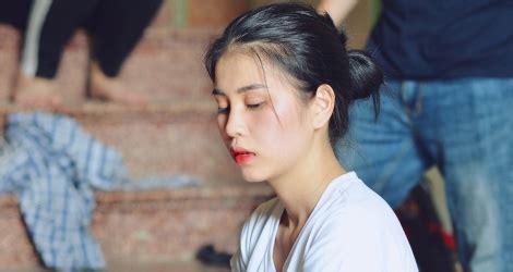 Cô gái chụp nude bên hồ sen chính thức lên tiếng nhờ công an vào cuộc