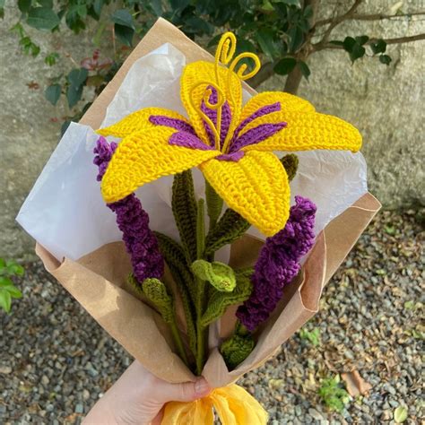 Buquê De Flores De Crochê - Buque de flores de crochê - Lírio Mágico Rapunzel Enrolados, Duas ...