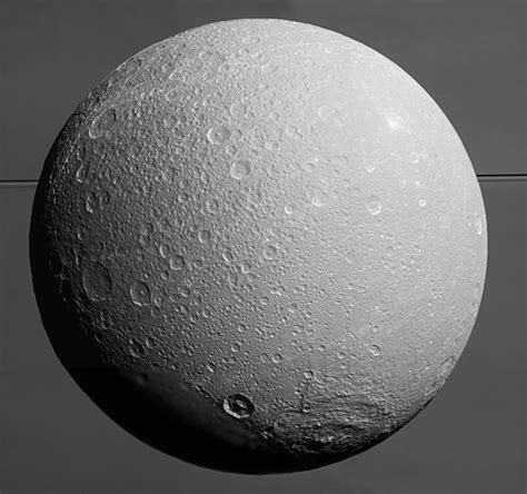 A Lua Dione De Saturno Fotografada Pela Sonda Cassini Em 2015