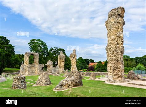 The ruins of the Abbey of St Edmund, Abbey Gardens, Bury St Edmunds, Suffolk, England, UK Stock ...