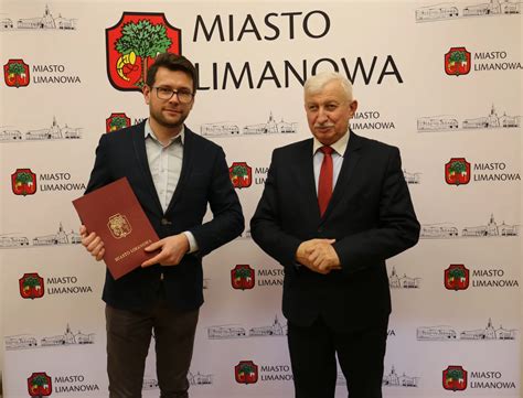 Umowy na budowę nowego mostu oraz remont 50 odcinków dróg podpisane