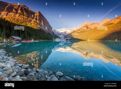 Autumn in banff national park hi-res stock photography and images - Alamy