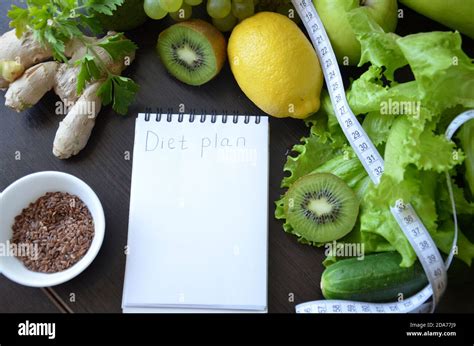 Plan de régime menu ou programme mètre à ruban nourriture de régime