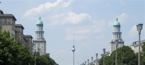 De Beste Zomeractiviteiten In Karl Marx Allee Van Gratis