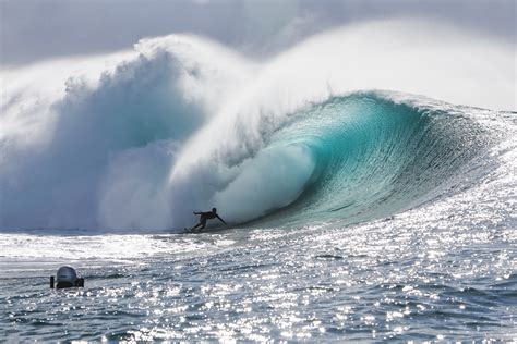 Spotlight: Big-Wave Female Photographers of Hawaii