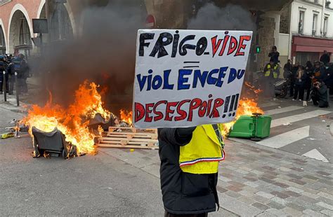 Francia En Llamas Masivas Protestas Contra La Reforma