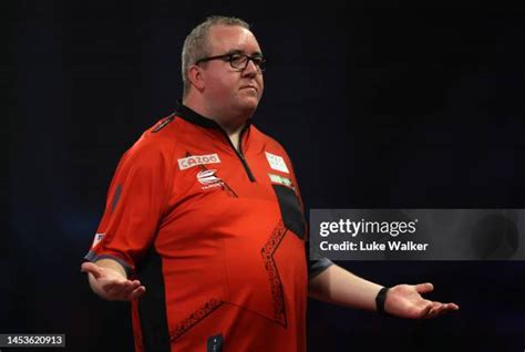 Stephen Bunting Darts Photos and Premium High Res Pictures - Getty Images