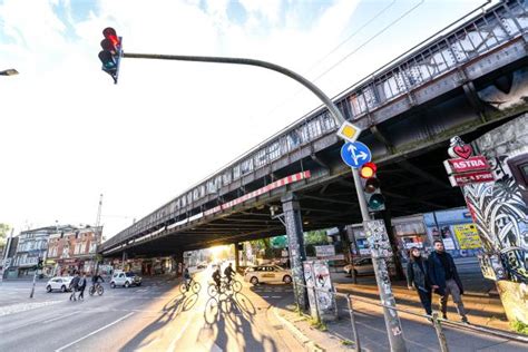 Streit Um Abriss Hamburger Fotograf Setzt Sternbr Cke In Szene Shz