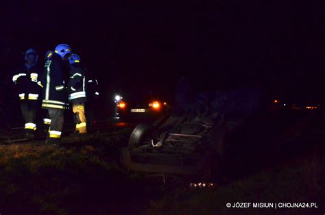 Auto dachowało niedaleko Chojny Jedna osoba trafiła do szptiala foto