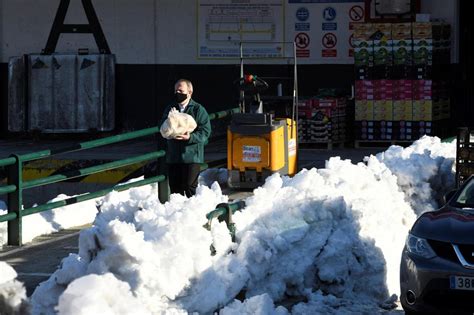 Llega El Abastecimiento A Las Tiendas Y Barajas Comienza A Recuperar El