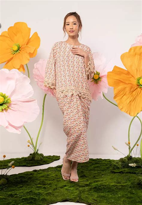 Buy Lubna Printed Kurung Kedah With Pareo Skirt Set Online Zalora